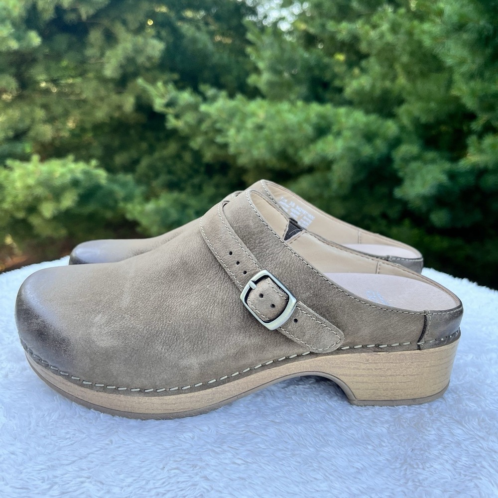 Dansko Berry Burnished Clogs Womens EU 38 | US 7.5-8 Brown Mushroom Swivel Strap - Picture 3 of 9